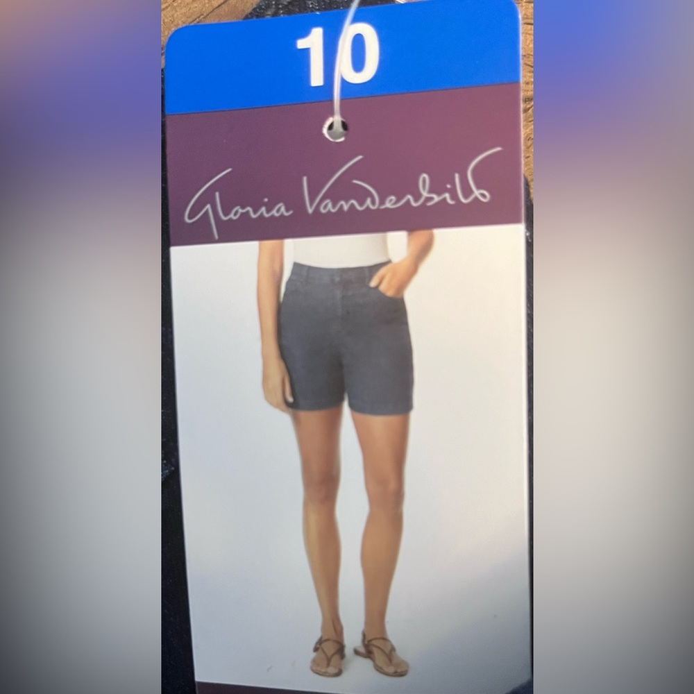 NWT Gloria Vanderbilt Shorts: Beautiful Blue Denim: All Around Slimming Effect!!